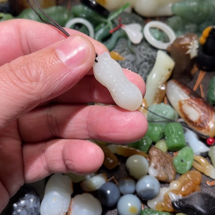 和田玉未镶嵌吊坠(不含链)