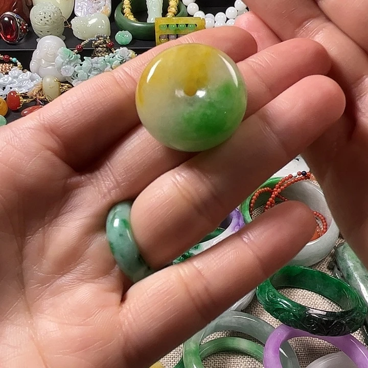 翡翠未镶嵌颈饰翡翠未镶嵌颈饰