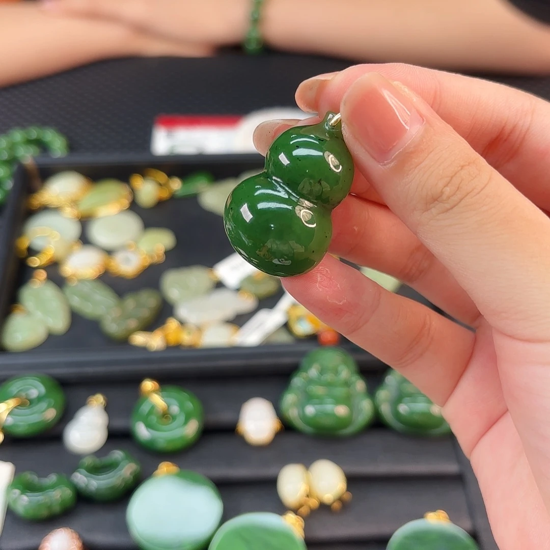 和田玉银S925镶嵌颈饰碧玉葫芦