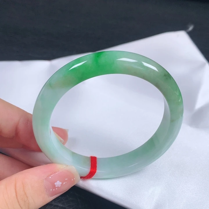 未镶嵌手镯翡翠。。
