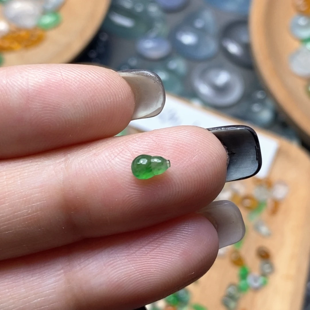 蓉***蓉翡翠未镶嵌颈饰翡翠