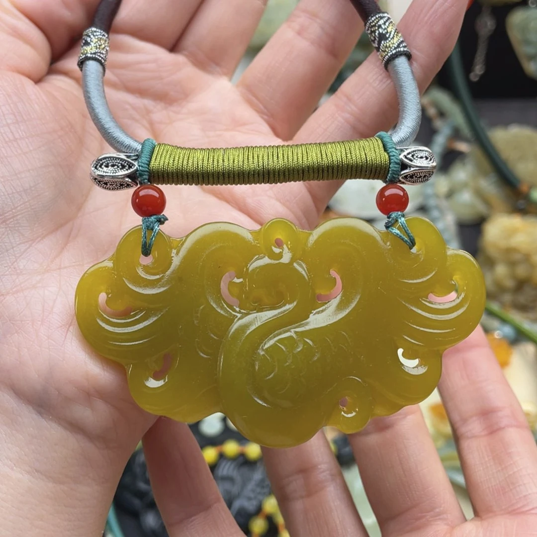 蛇纹石玉颈饰未镶嵌