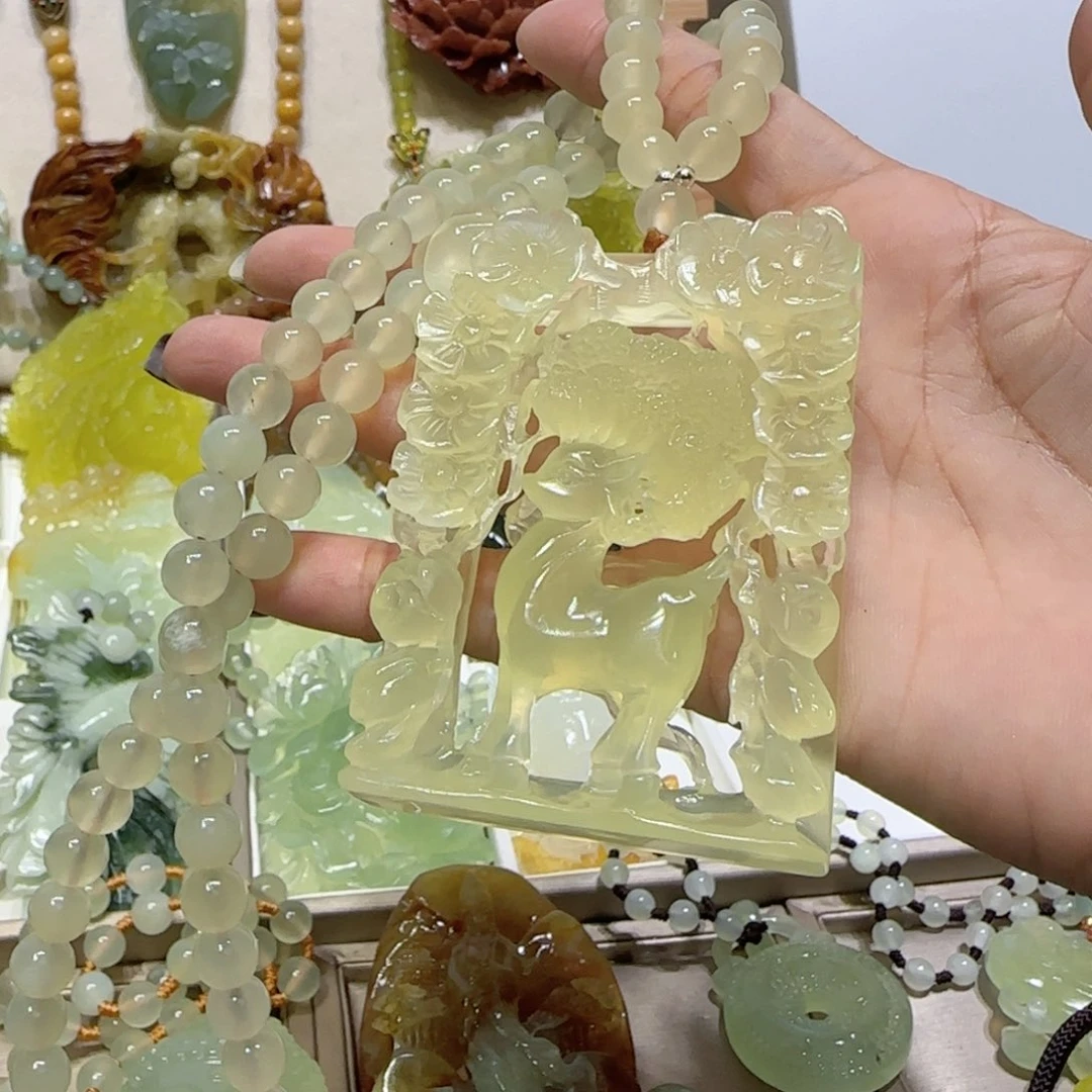 未镶嵌蛇纹石玉吊坠