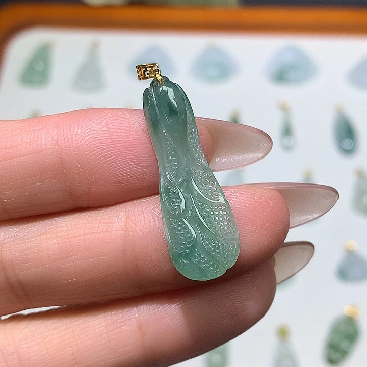 翡翠18K金镶嵌颈饰