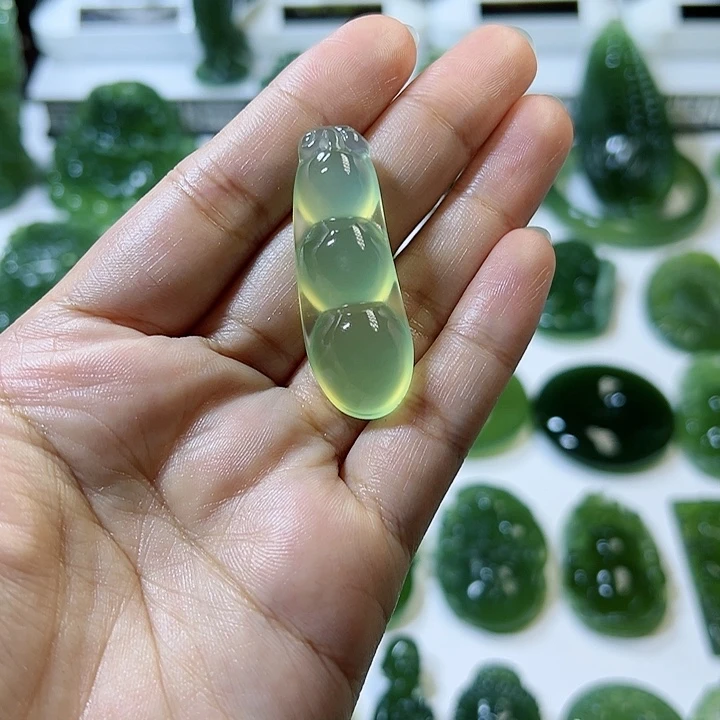 蛇纹石玉颈饰未镶嵌齐***儿