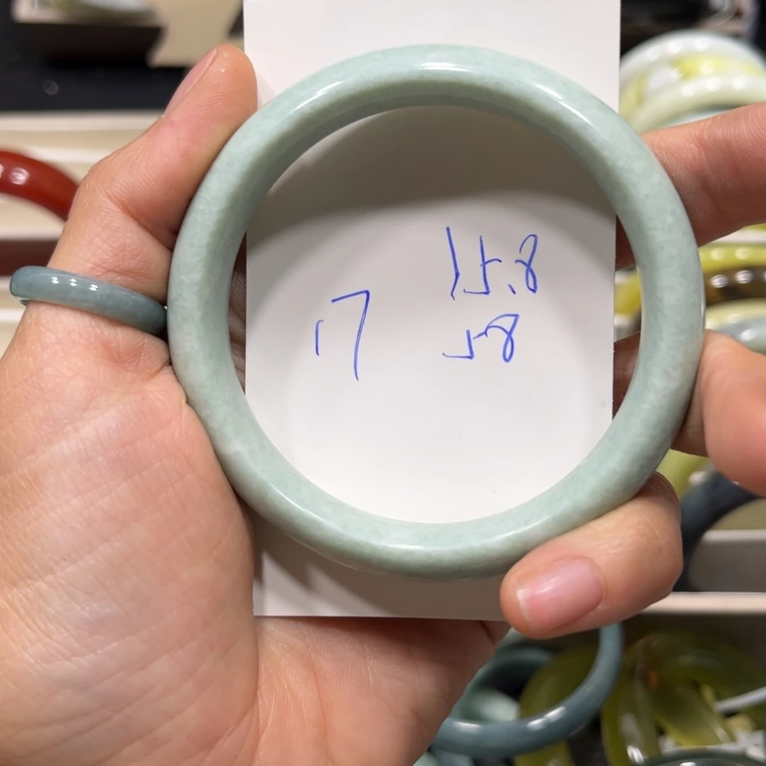 蛇纹石玉手镯未镶嵌奈*?