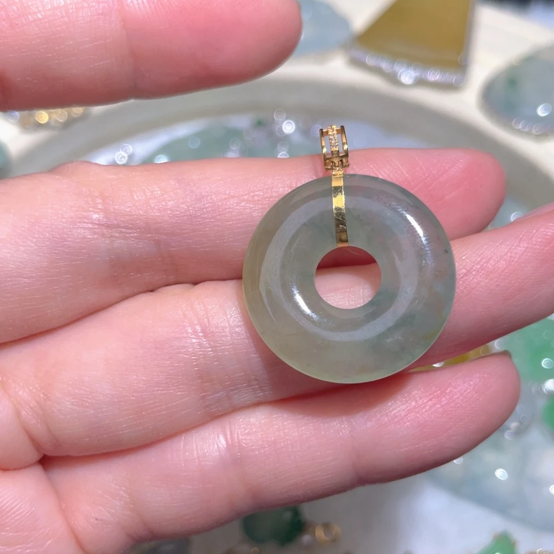 翡翠颈饰18K金镶嵌翡翠