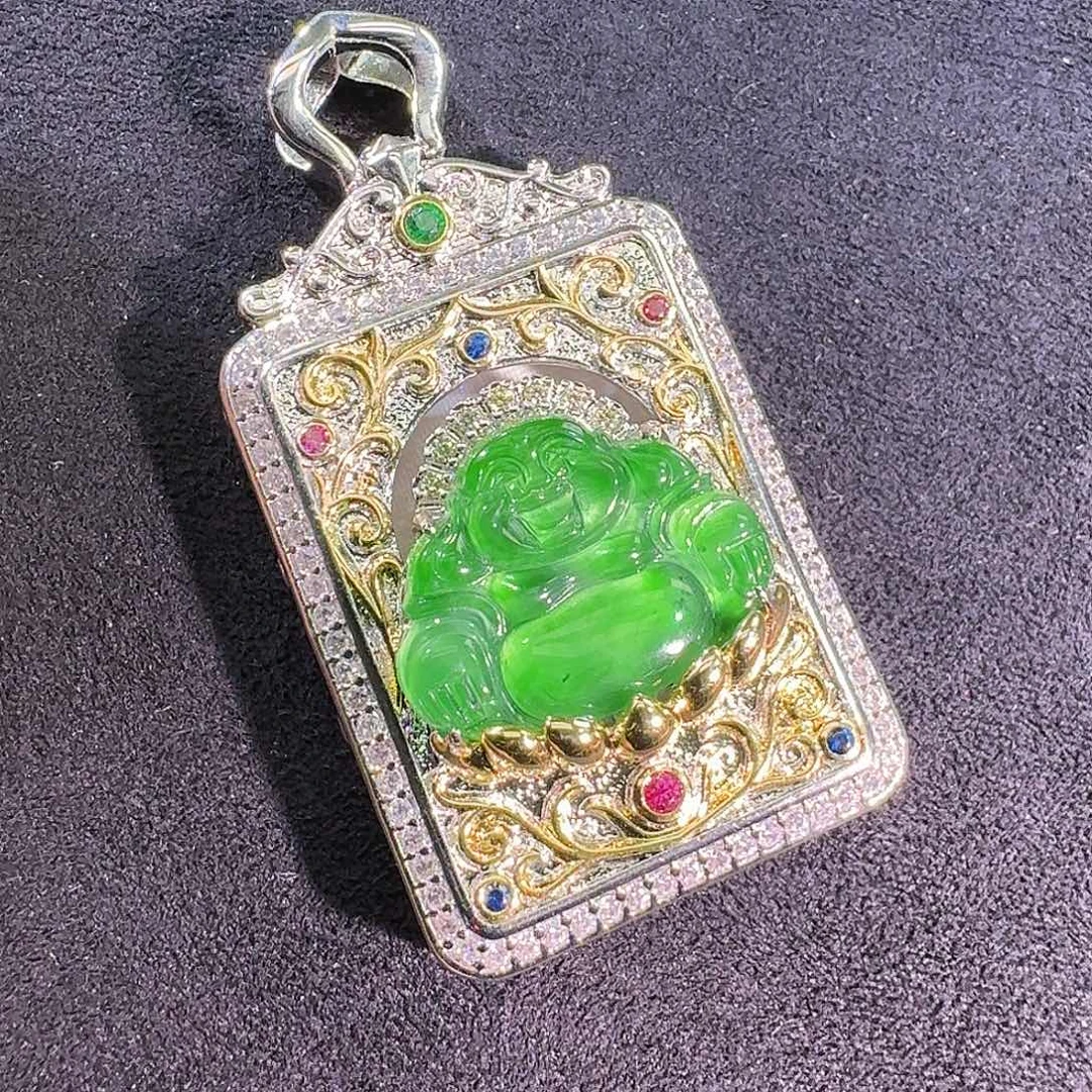 翡翠未镶嵌颈饰佛公