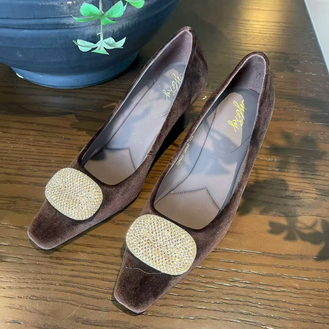 时尚细跟高跟鞋四季通用女士镶嵌钻扣常规款