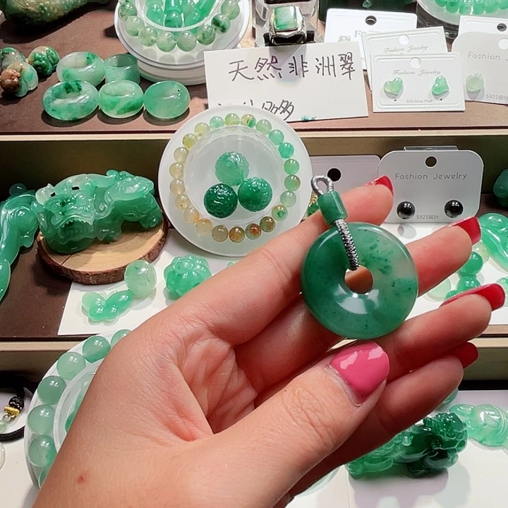 石英质玉未镶嵌吊坠