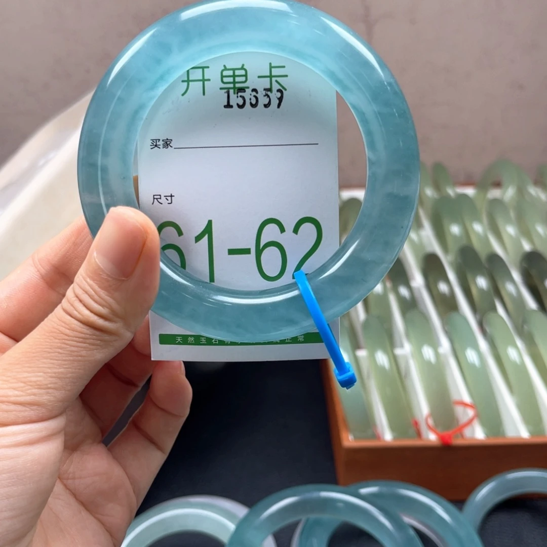 容***ᵐ石英质玉手镯未镶嵌