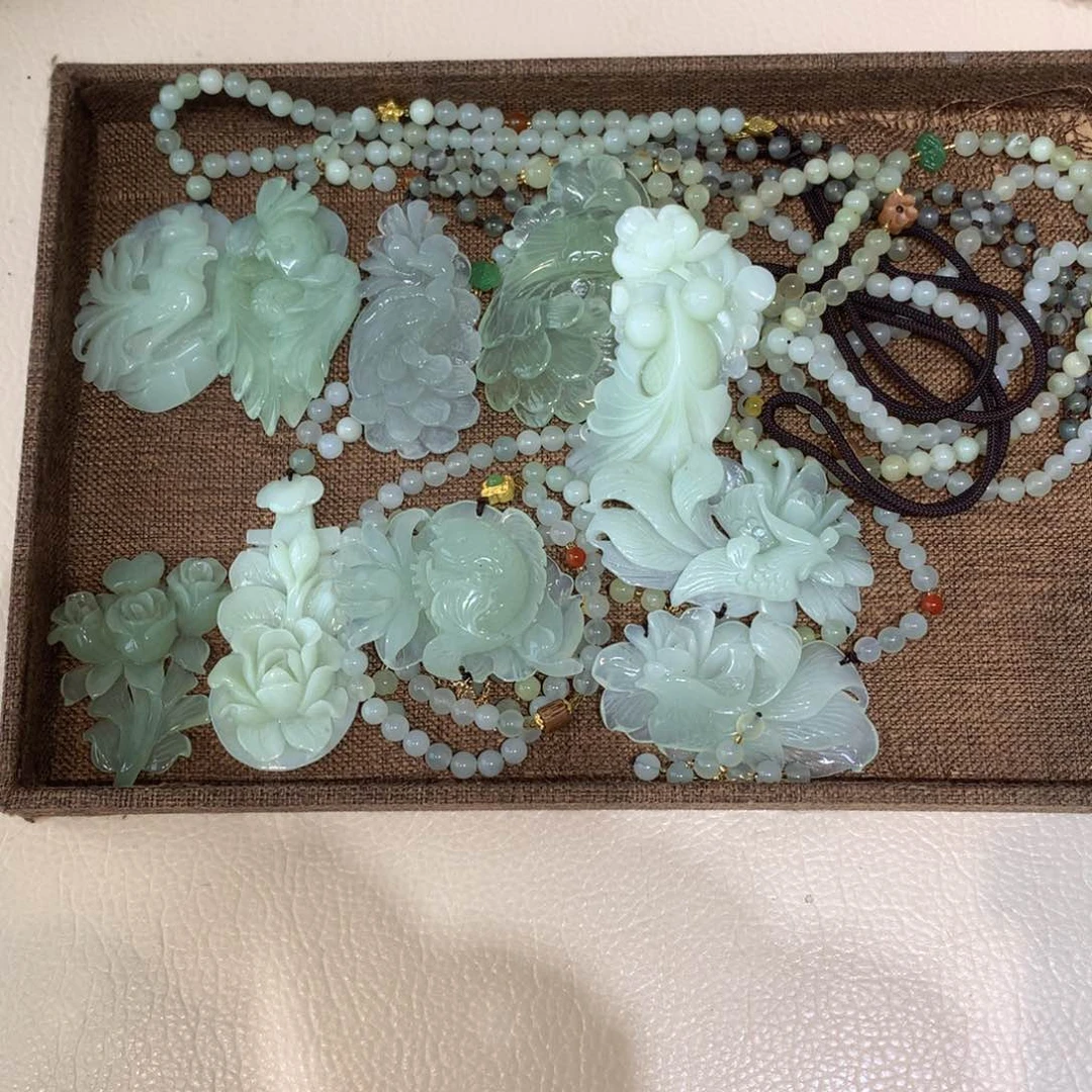 蛇纹石玉未镶嵌颈饰东****4