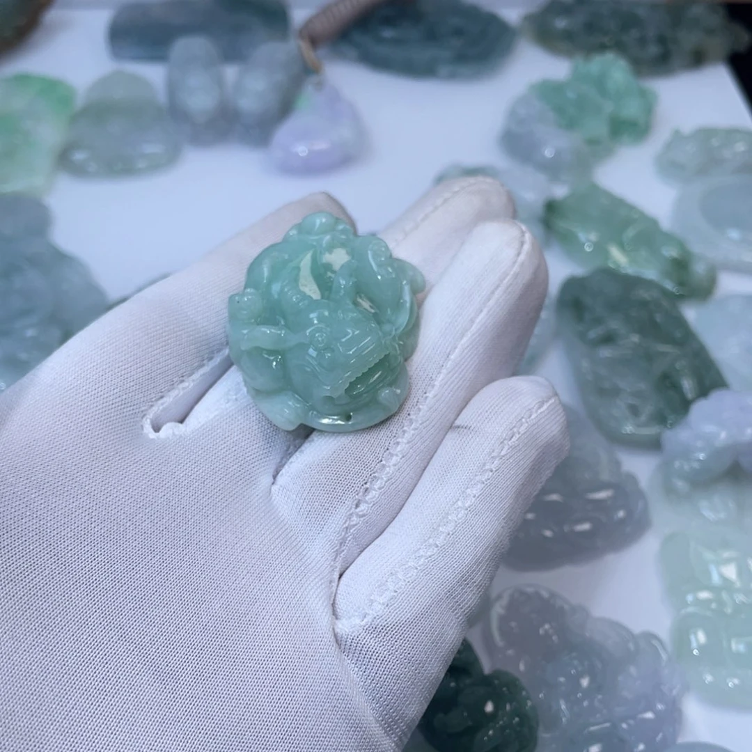 颈饰未镶嵌翡翠1