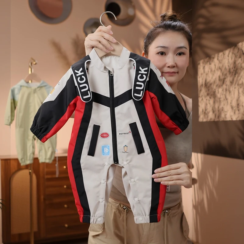 婴儿秋季衣服男宝宝运动风防风外套冲锋衣秋装时尚洋气外出机车服