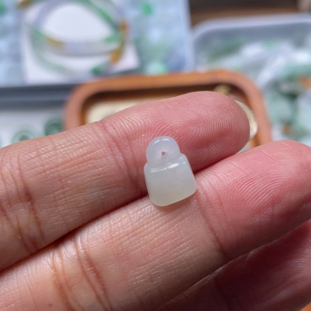 翡翠颈饰未镶嵌78978999