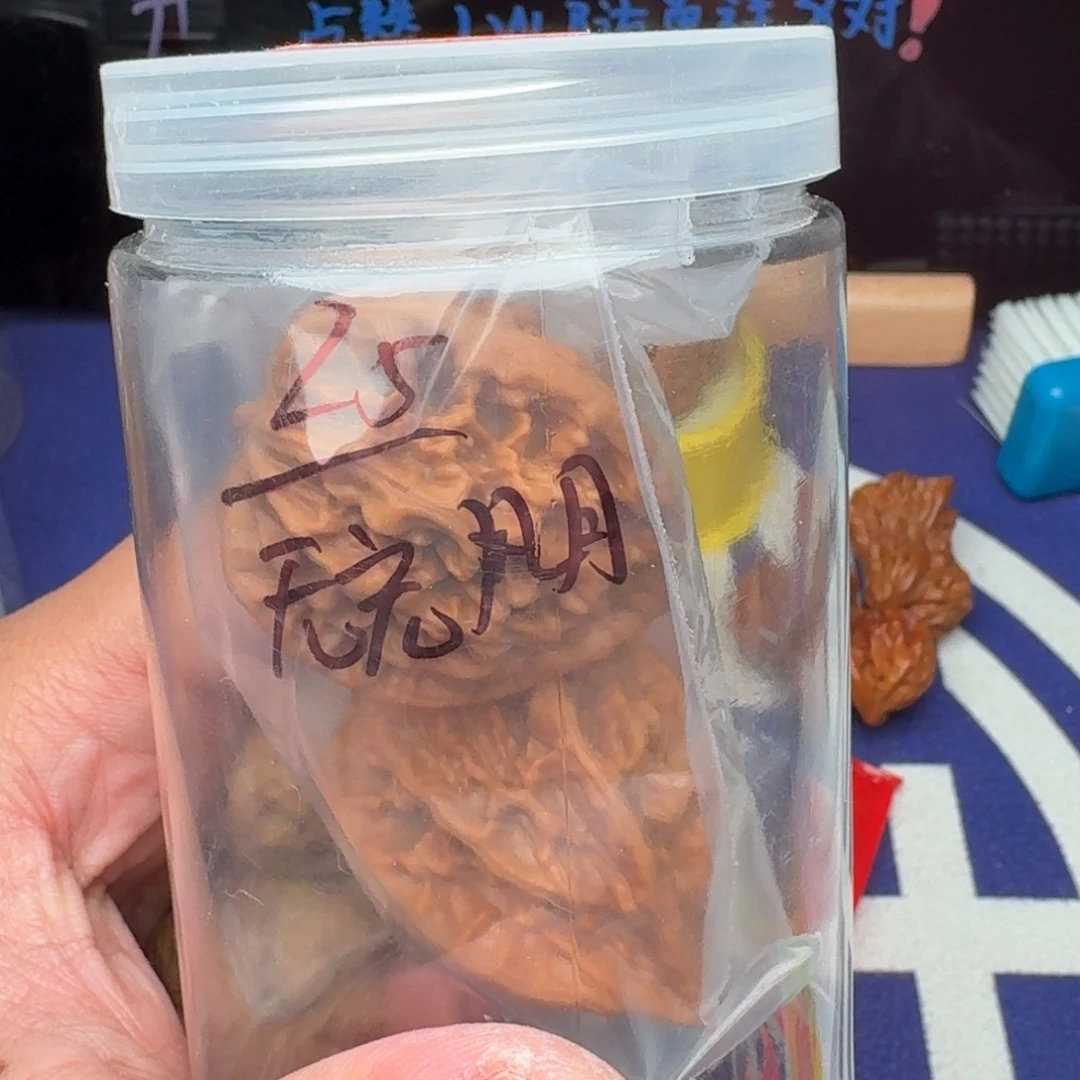 吊坠桃核三棱帝王龙纹