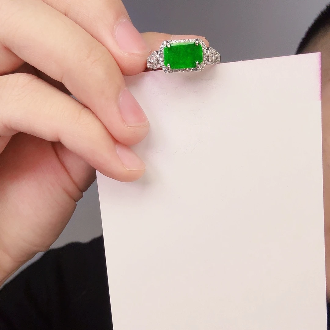 翡翠颈饰未镶嵌一件