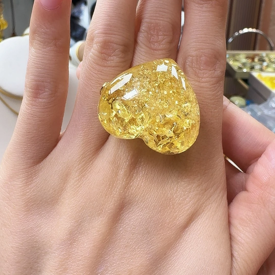 琥珀未镶嵌颈饰戒指