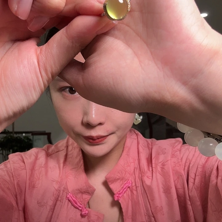 蛇纹石玉足银镶嵌颈饰