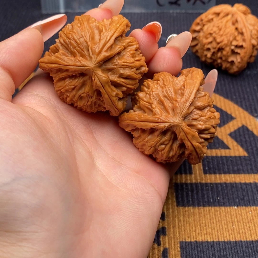 美***墅文玩核桃吊坠白狮子