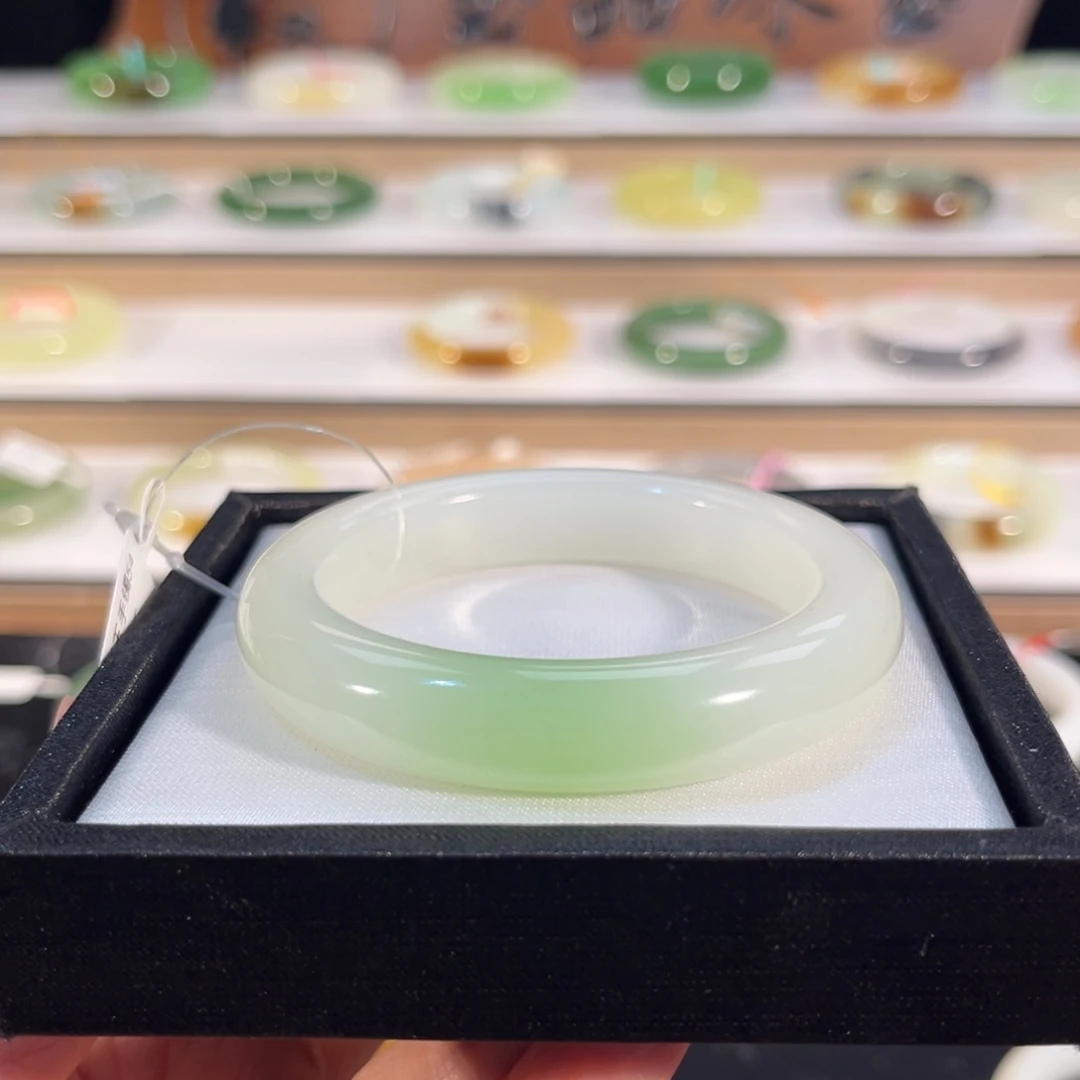 和田玉未镶嵌手镯  「」