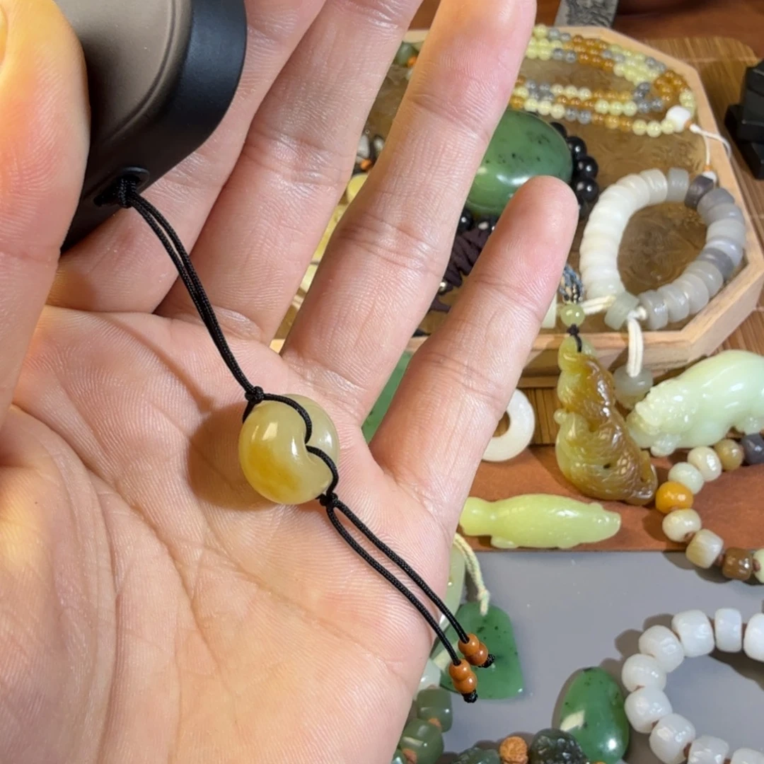 蕾***和田玉未镶嵌手链