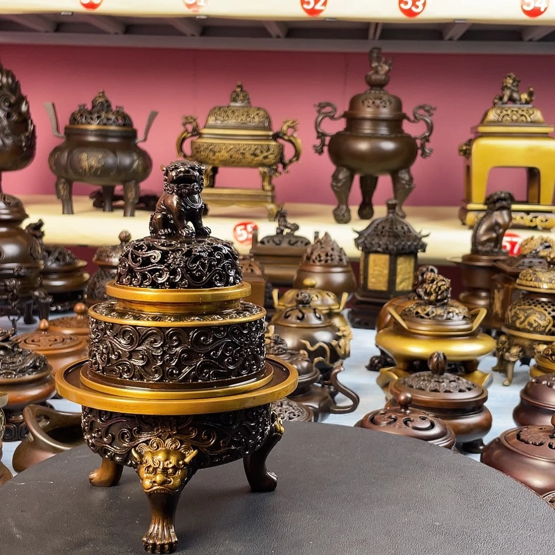 今***客三足狮座缠枝莲熏炉