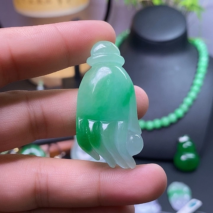 翡翠未镶嵌吊坠(赠链)