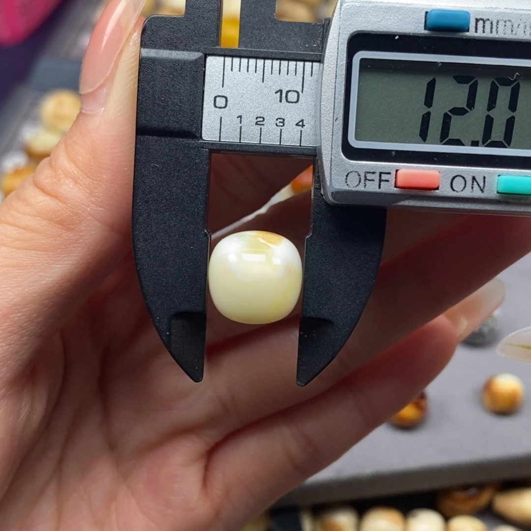 蜜蜡珠宝奇石未镶嵌