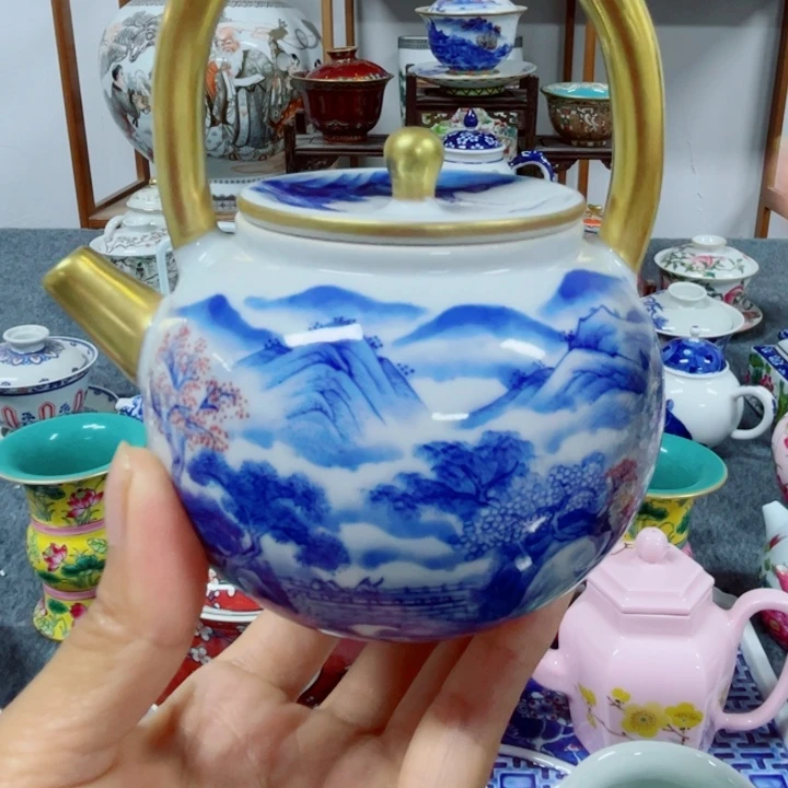摆件景德镇陶瓷艺术展在上海开幕