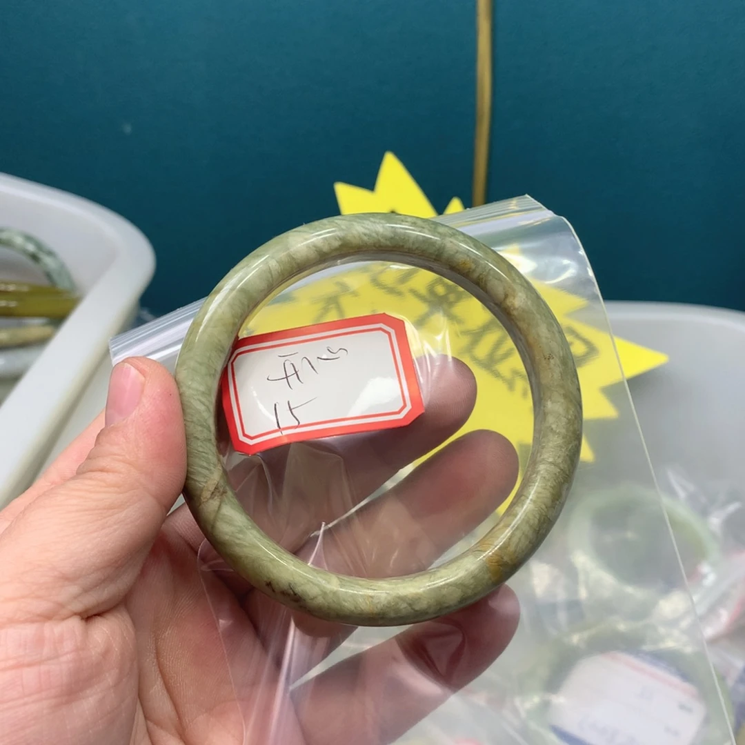 蛇纹石玉手镯未镶嵌开*?
