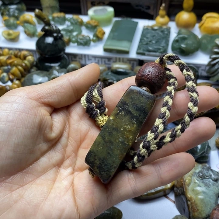 透闪石质玉手把未镶嵌
