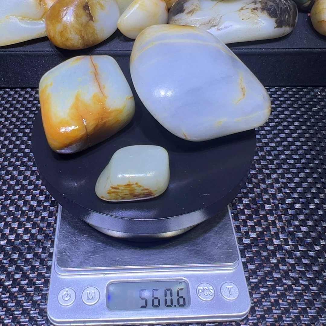 和田玉（子料）未镶嵌吊坠(不含链)560克