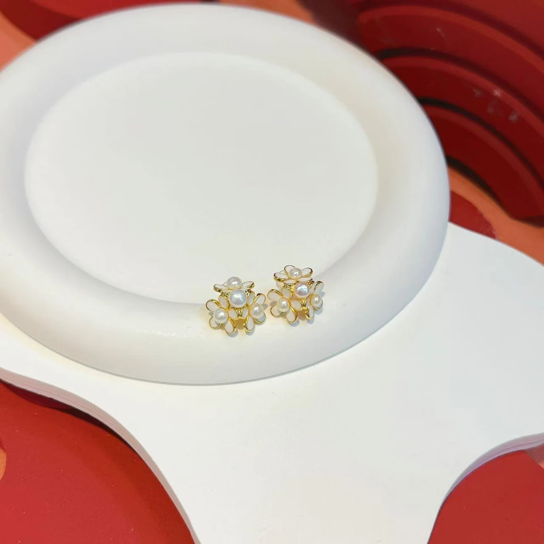 S925银立体花镶嵌珍珠耳针HNZ8869