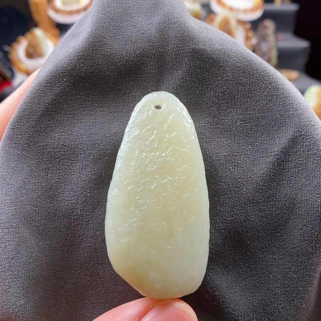 志***理和田玉（糖玉）未镶嵌颈饰