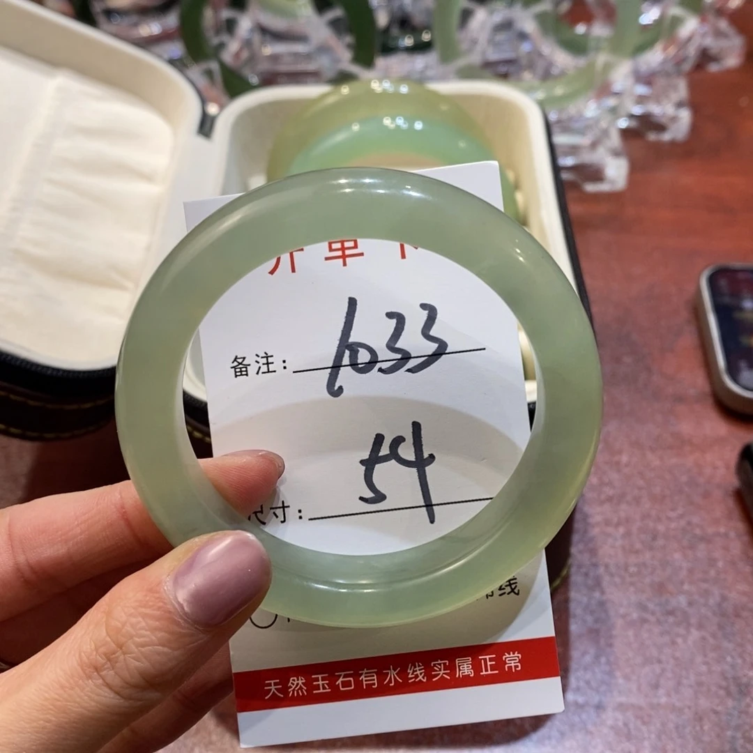 【闪购商品】蛇纹石玉手镯未镶嵌养****贝