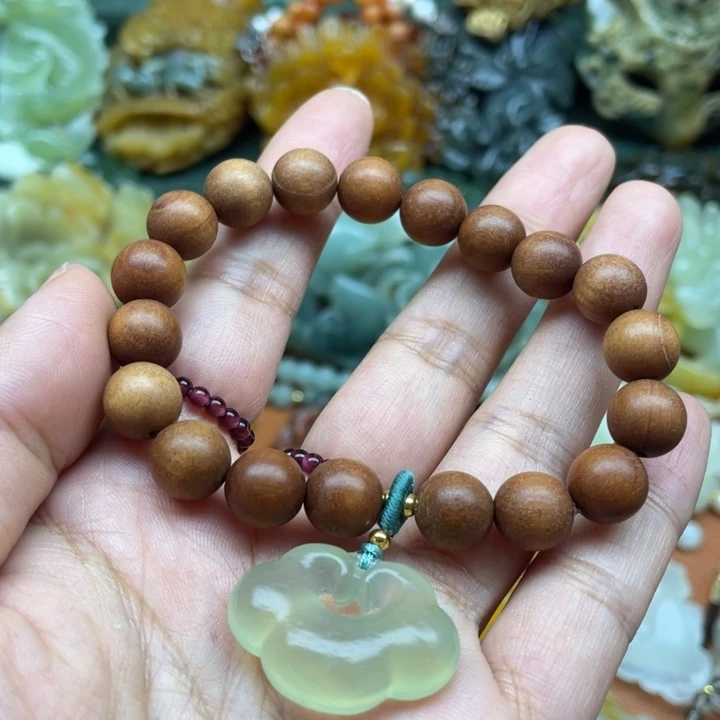 蛇纹石玉未镶嵌吊坠