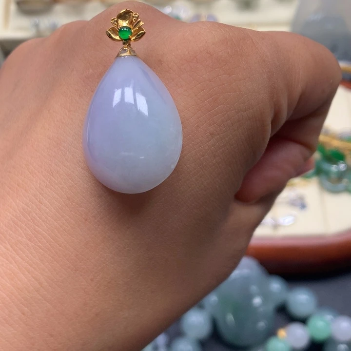 翡翠18K金镶嵌颈饰水滴