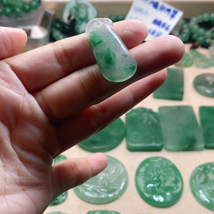未镶嵌石英质玉珠宝奇石白***觉非洲翠