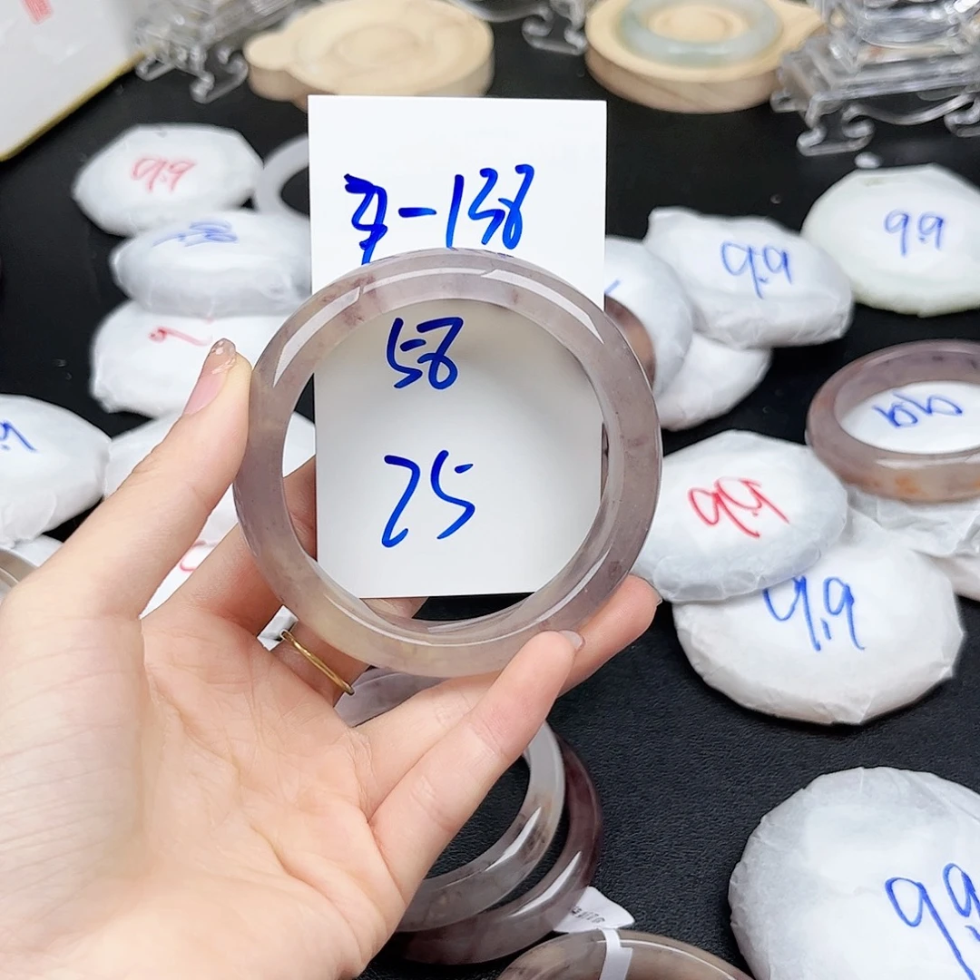 未镶嵌手镯石英质玉7.138