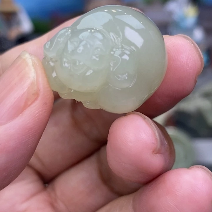 和田玉未镶嵌颈饰哦*呢