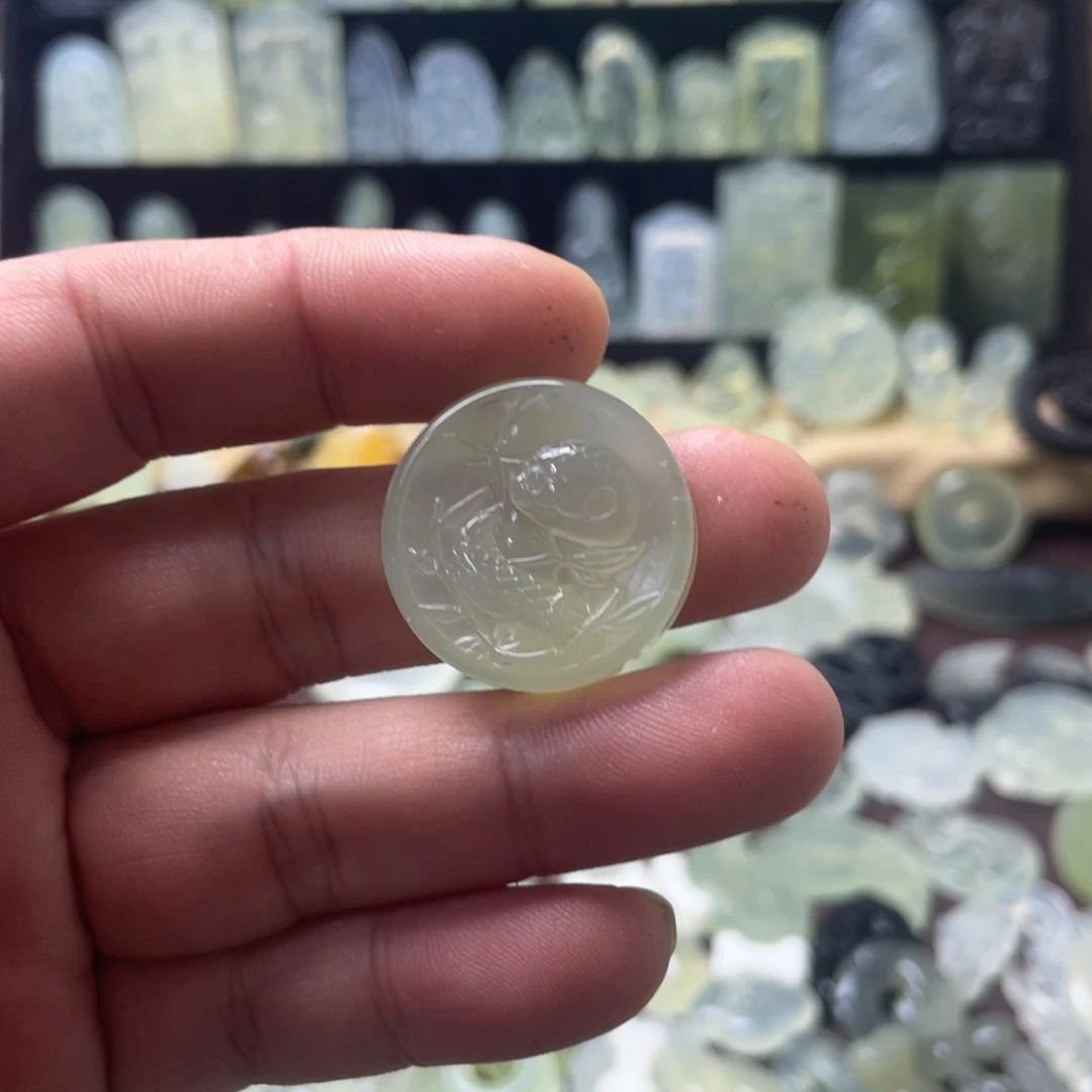 蛇纹石玉颈饰未镶嵌