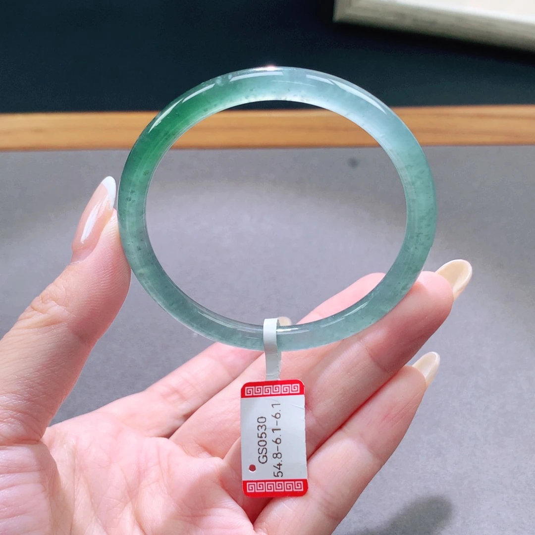 翡翠未镶嵌手镯天然