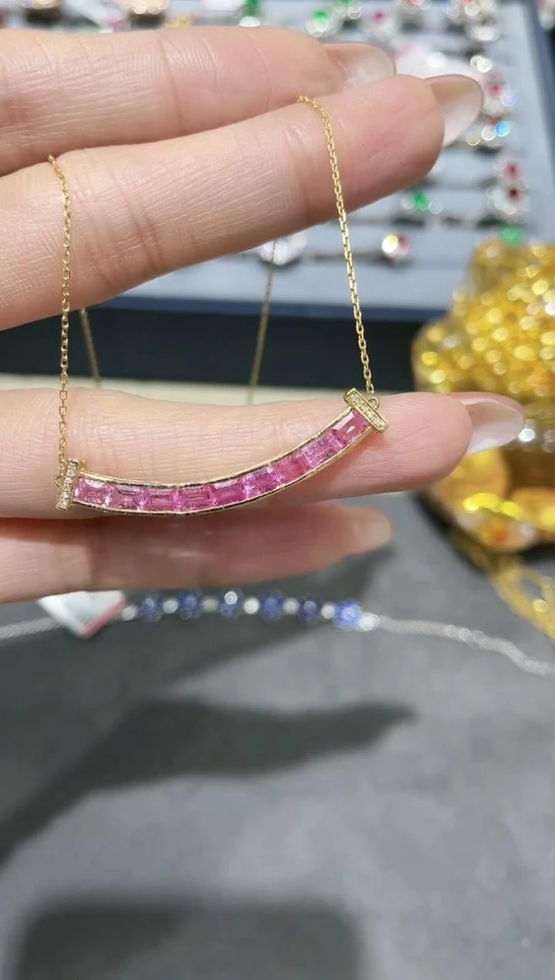 18K金镶嵌彩色蓝宝石项链微笑款