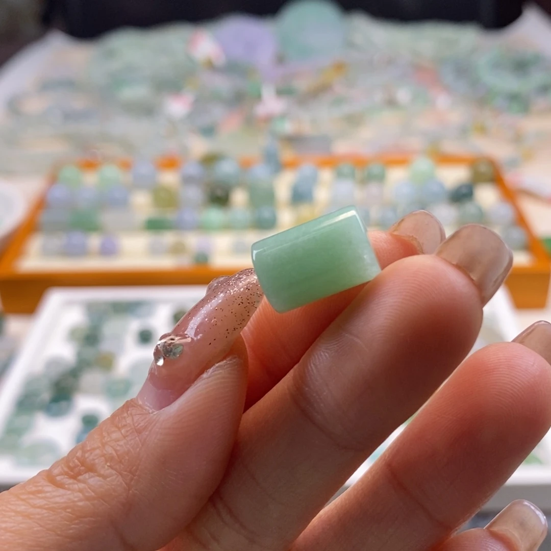 翡翠散珠天然翡翠桶珠13.5×9.1