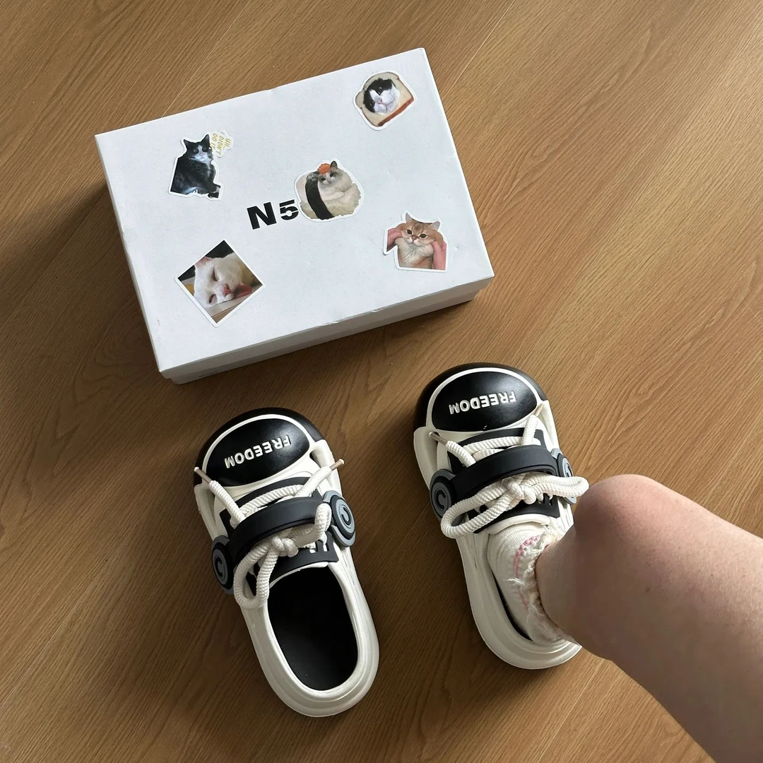 春夏季新款简约个性原创洞洞鞋女士包头系带厚底拖鞋外穿舒适潮流