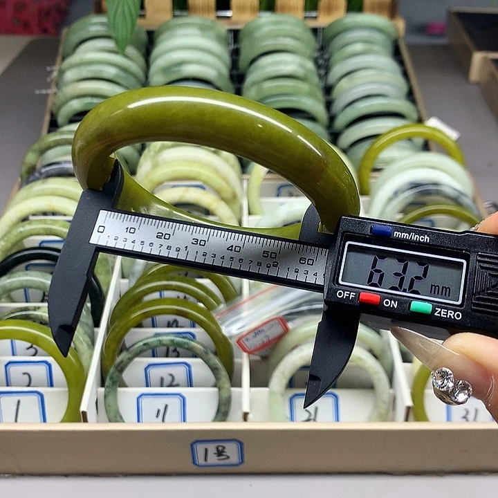 未镶嵌蛇纹石玉手镯28