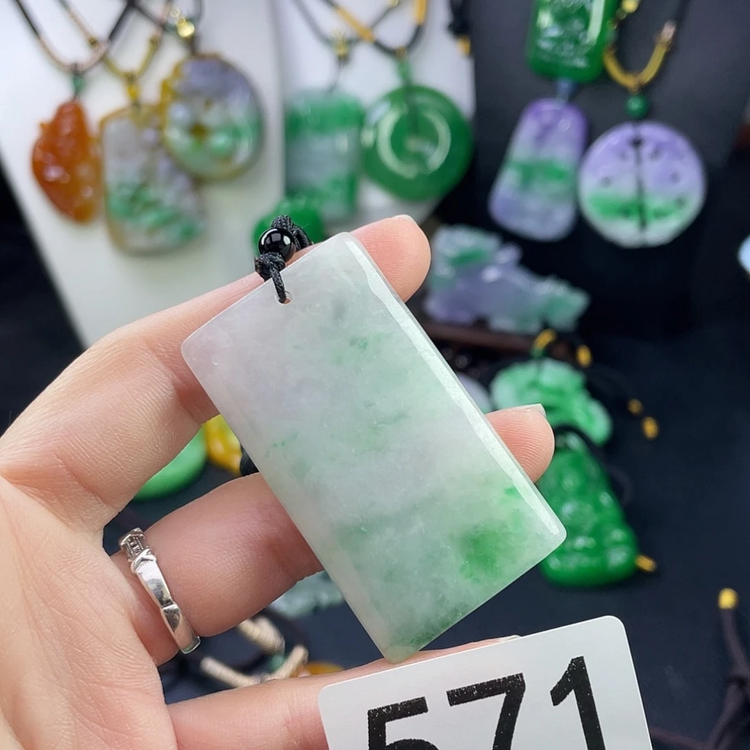 翡翠未镶嵌吊坠(赠链)