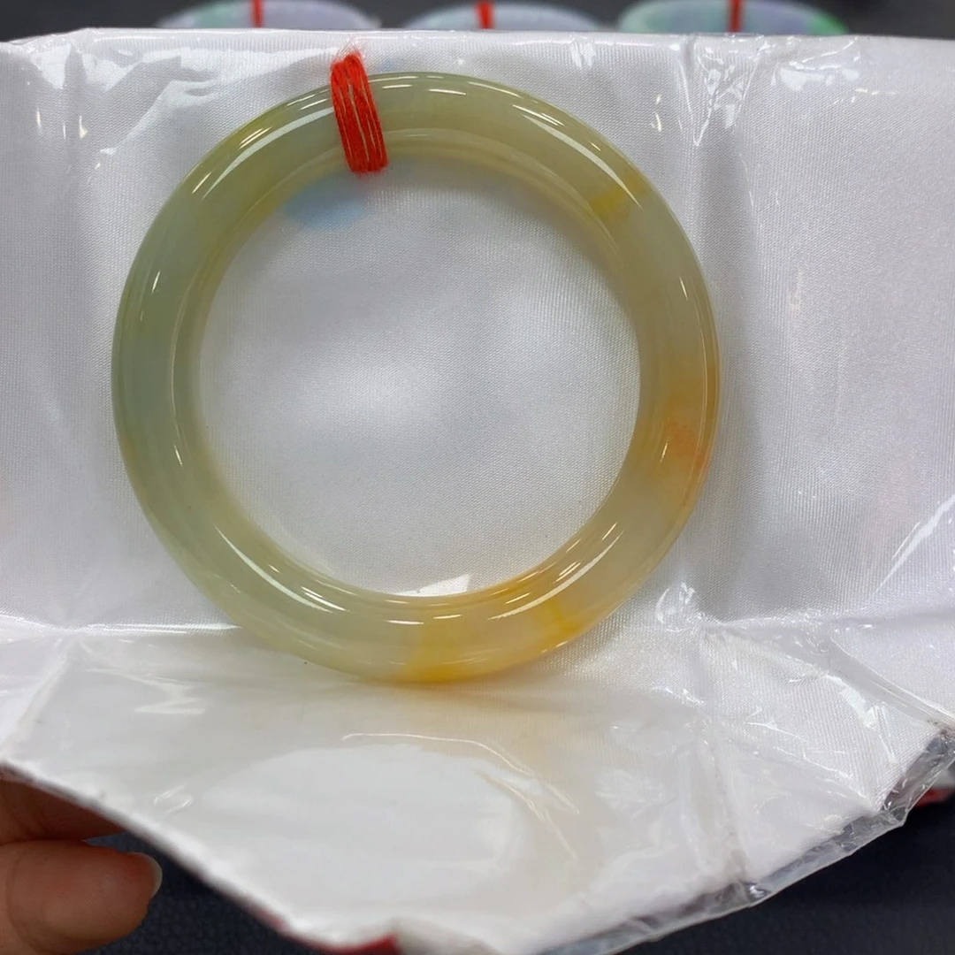 翡翠手镯未镶嵌翡翠
