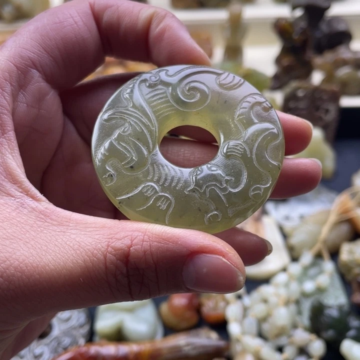 蛇纹石玉颈饰未镶嵌